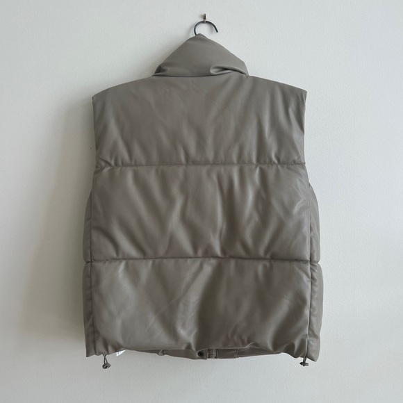 🏷️ SOLD • ZARA • Faux Leather Puffer Vest in Gray Marl • Medium - Picture 5 of 13